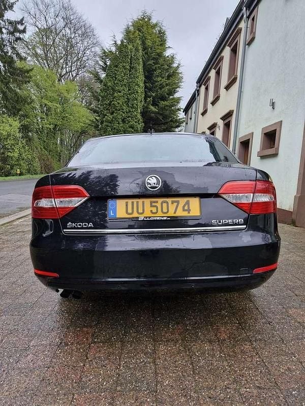Gebraucht Skoda Superb Active 105 PS (77 kW) 2014 Schwarz Limousine