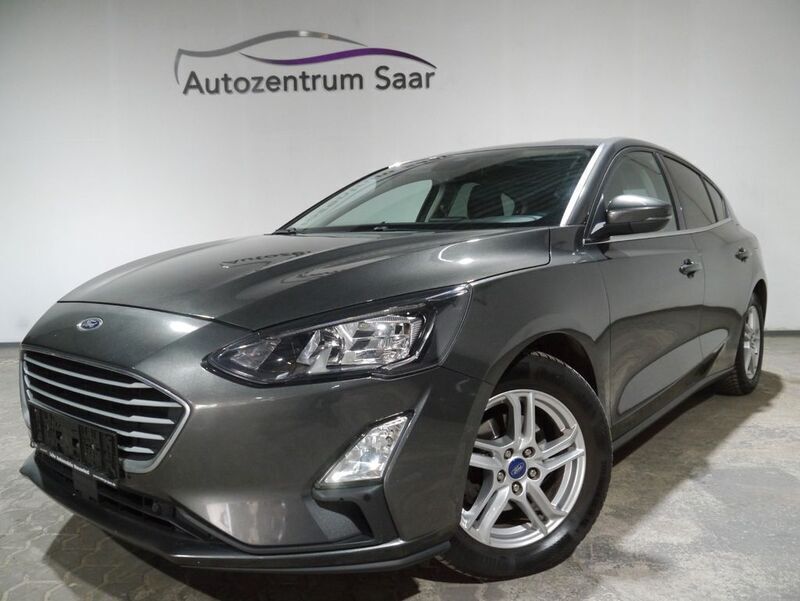 Grau Gebraucht 2021 Ford Focus Cool & Connect Limousine | 13.480 € - Bild 1/4