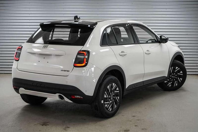 Neu Fiat 600 101 PS (74 kW) 2025 Gelato weiß Limousine