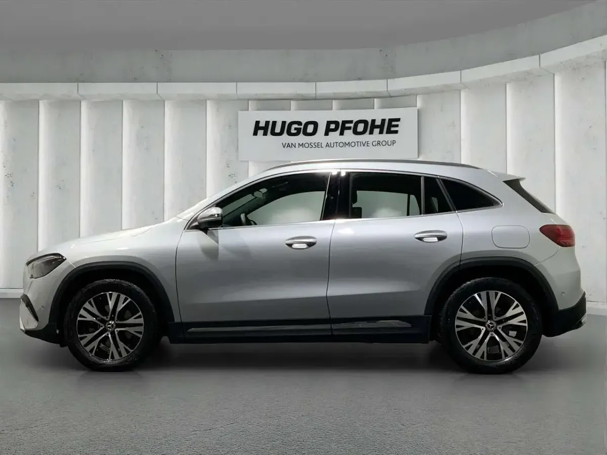 Gebraucht Mercedes GLA200 Progressive 163 PS (119 kW) 2025 Silber SUV