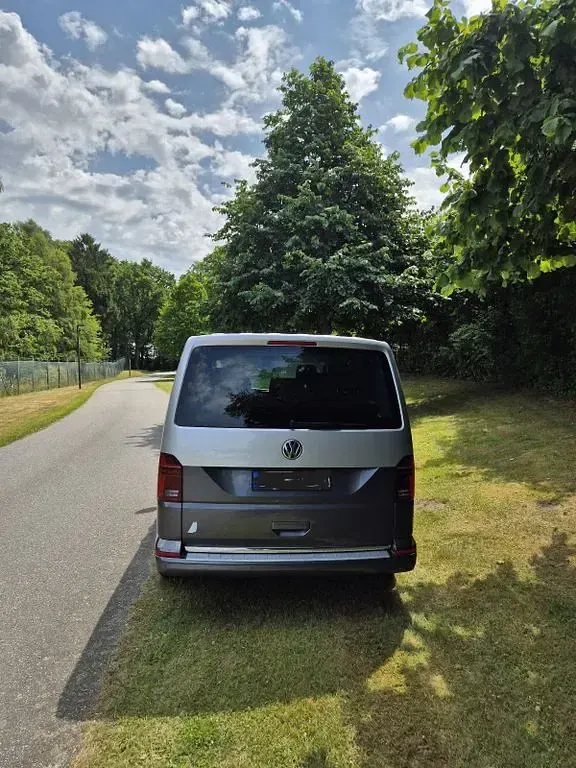 Gebraucht VW Multivan Generation Six 150 PS (110 kW) 2021 Silber Van / Kleinbus