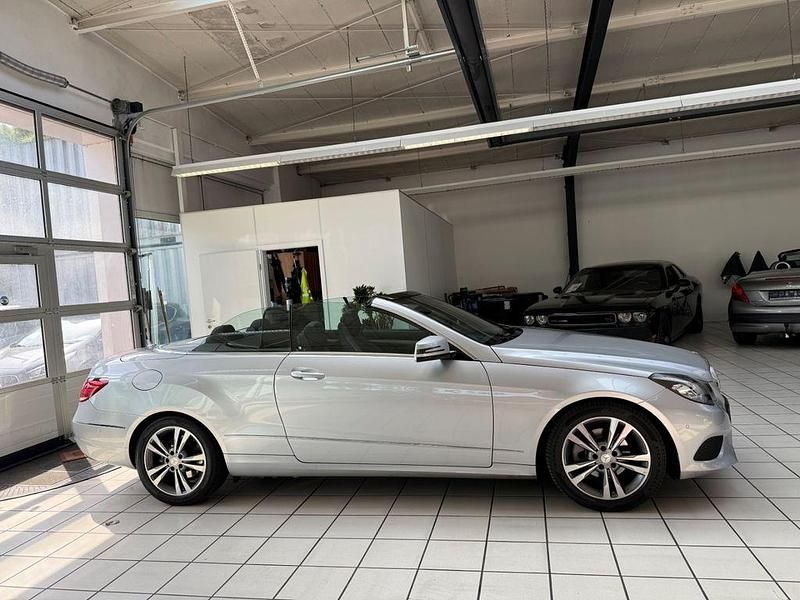 Gebraucht Mercedes E200 184 PS (135 kW) 2015 Iridiumsilber Cabrio