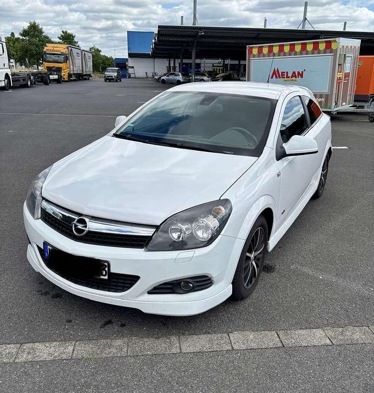 Gebraucht Opel Astra Edition 116 PS (85 kW) 2010 Weiß Kleinwagen