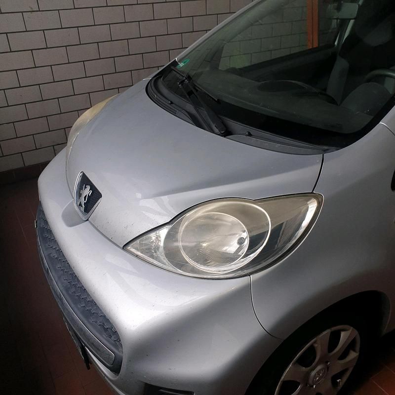 Silber Gebraucht 2006 Peugeot 107 Kleinwagen | 2.500 € - Bild 1/4
