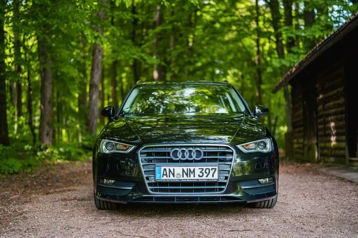 Gebraucht Audi A3 Ambiente 150 PS (110 kW) 2014 Schwarz Limousine