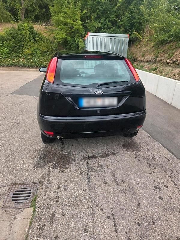 Gebraucht Ford Focus 100 PS (73 kW) 2001 Schwarz Kleinwagen