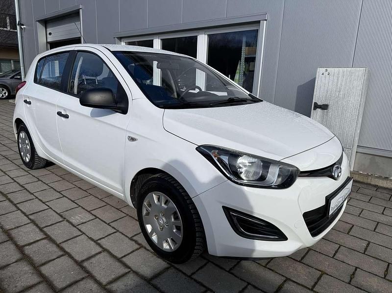 Pure white / sol Gebraucht 2014 Hyundai i20 Edition Kleinwagen | 5.800 € (Fairer Preis) - Bild 1/4