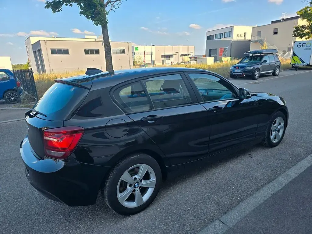 Gebraucht BMW 118 Sport Line 143 PS (105 kW) 2015 Schwarz Kleinwagen