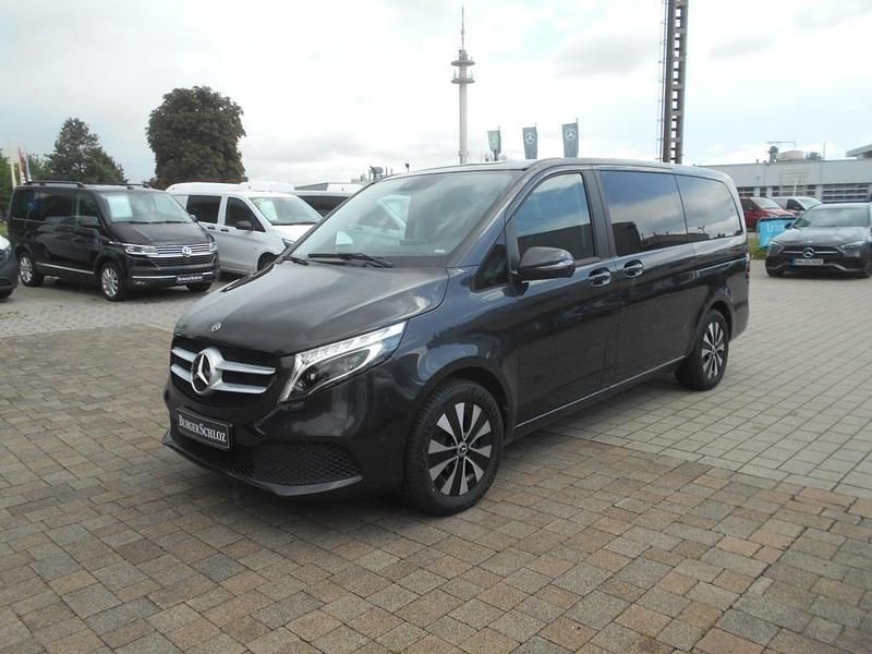 Grau Gebraucht 2019 Mercedes V250 Edition Van / Kleinbus | 48.860 € (Etwas zu teuer) - Bild 1/4
