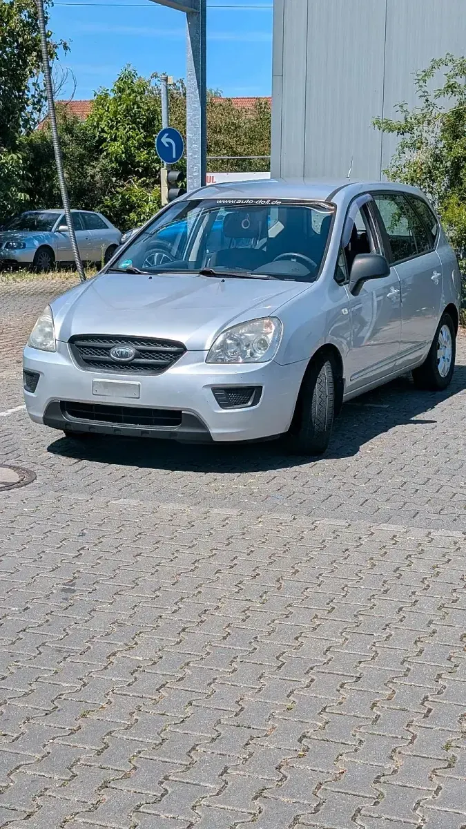 Gebraucht Kia Carens 144 PS (105 kW) 2007 Silber Van / Kleinbus