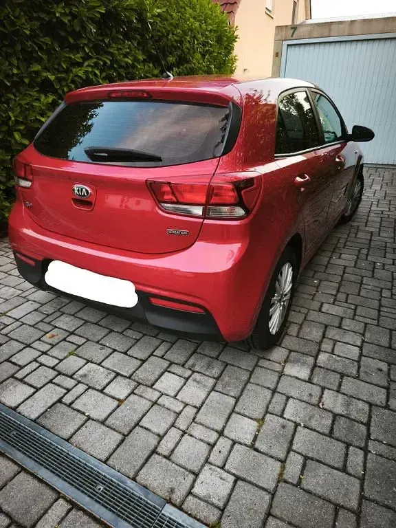 Gebraucht Kia Rio 84 PS (61 kW) 2018 Rot Limousine