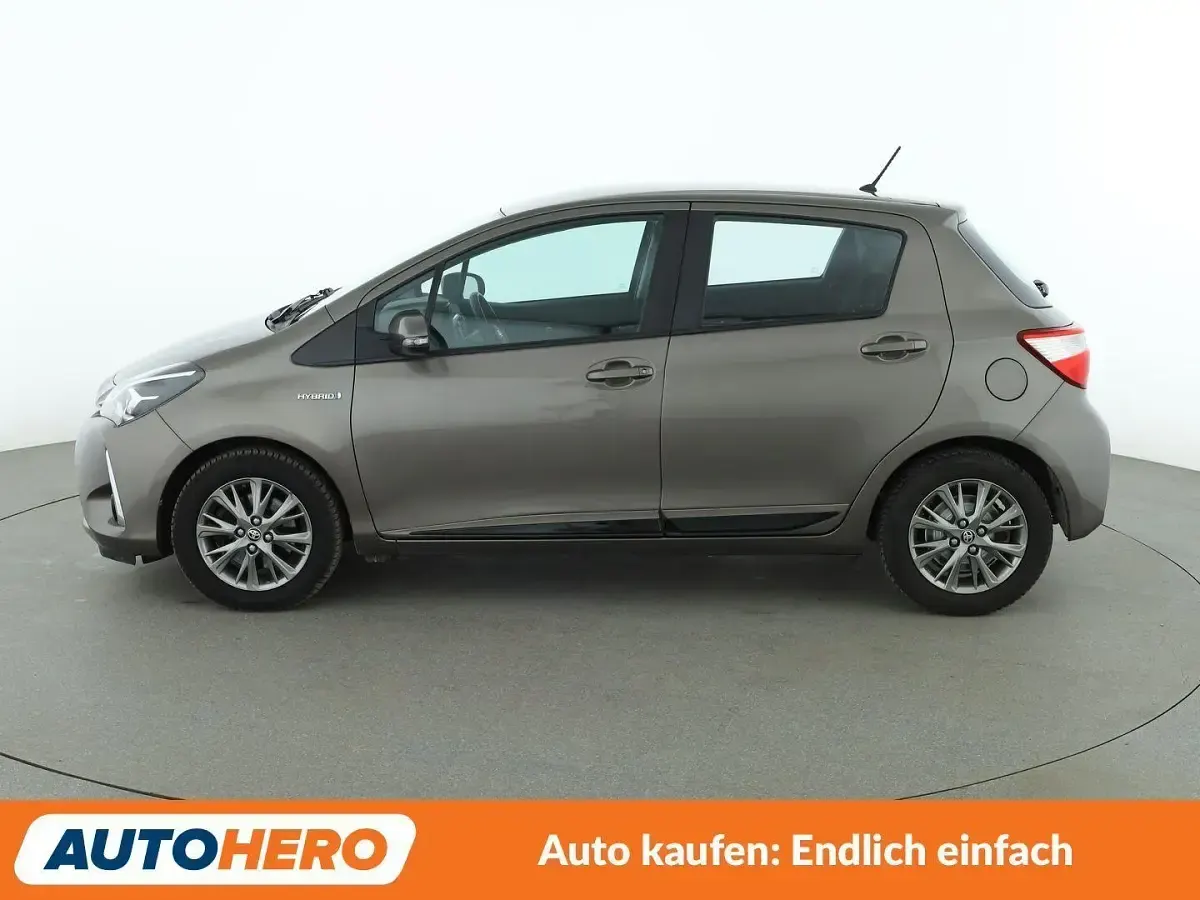 Gebraucht Toyota Yaris 101 PS (74 kW) 2018 Grau Kleinwagen