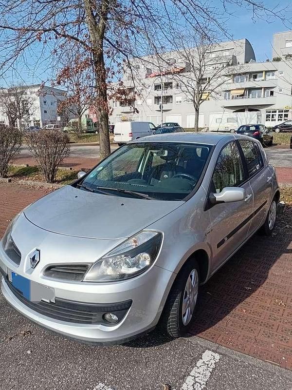 Gebraucht Renault Clio II Privilege 111 PS (81 kW) 2005 Limousine