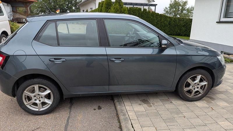 Grau Gebraucht 2018 Skoda Fabia Cool Plus Kleinwagen | 8.000 € (Guter Preis) - Bild 1/4