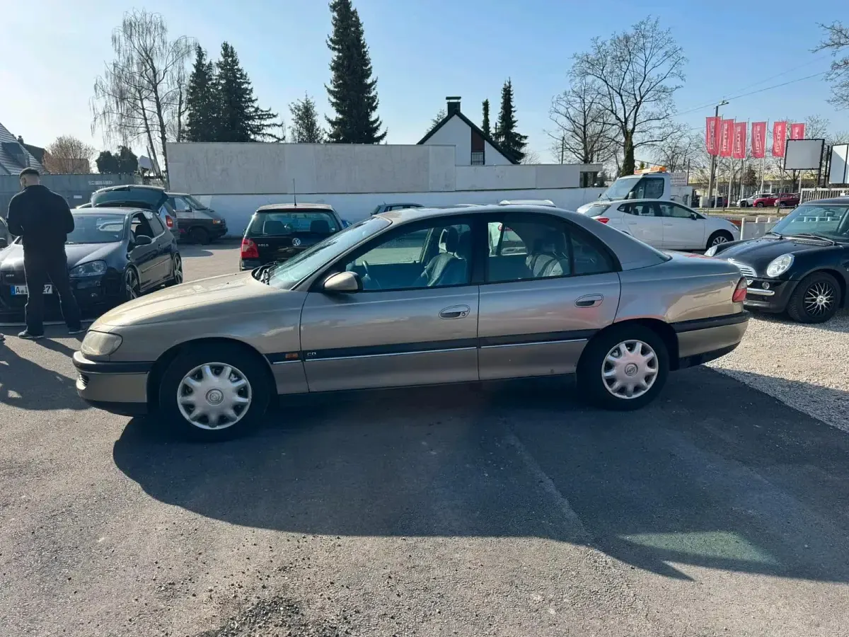 Second-hand Opel Omega 136 CP (100 kW) 1997 Gri Berlinǎ