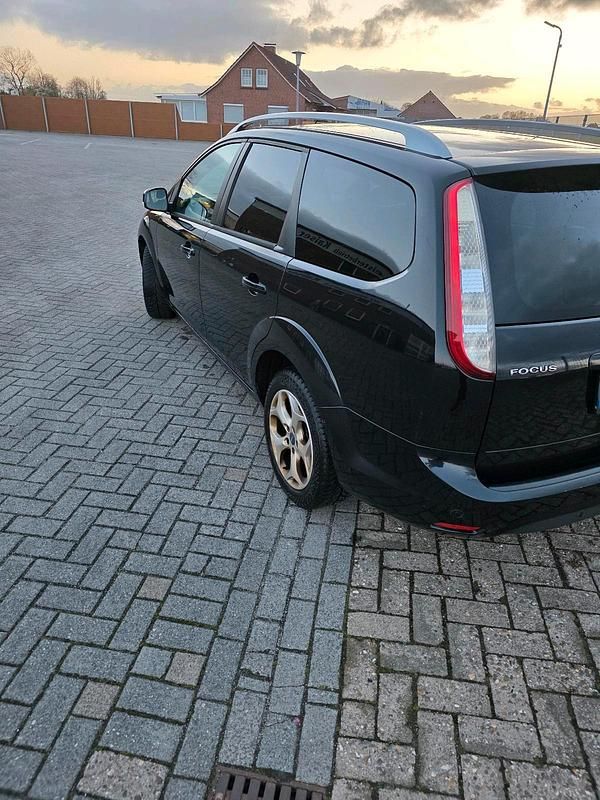 Gebraucht Ford Focus 109 PS (80 kW) 2010 Schwarz Kombi