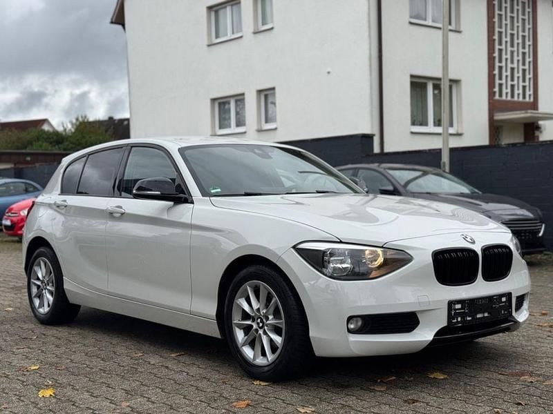 Weiß Gebraucht 2012 BMW 116 Comfort Edition Kleinwagen | 8.990 € (Fairer Preis) - Bild 1/4