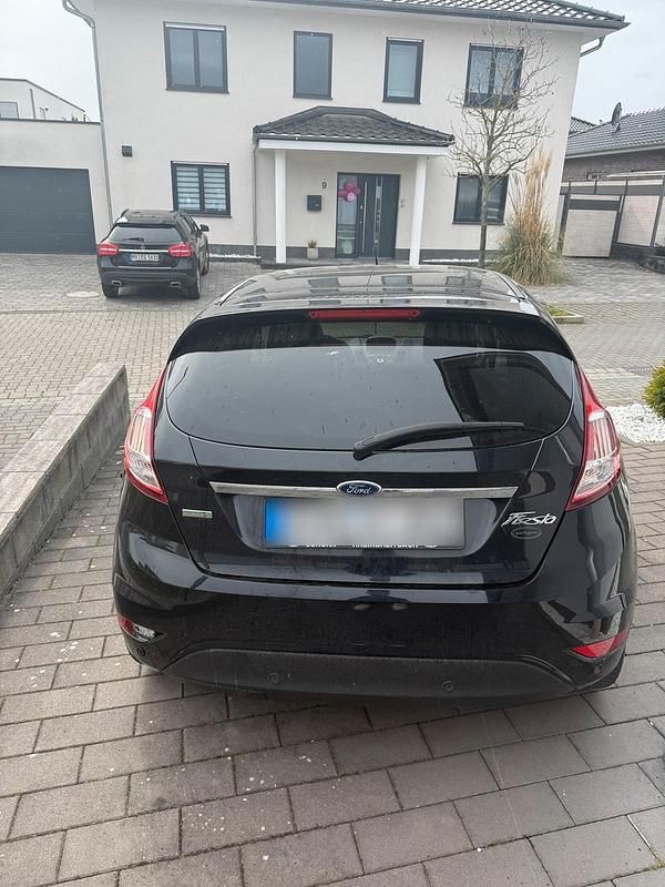 Gebraucht Ford Fiesta SYNC Edition 101 PS (74 kW) 2016 Schwarz Kleinwagen