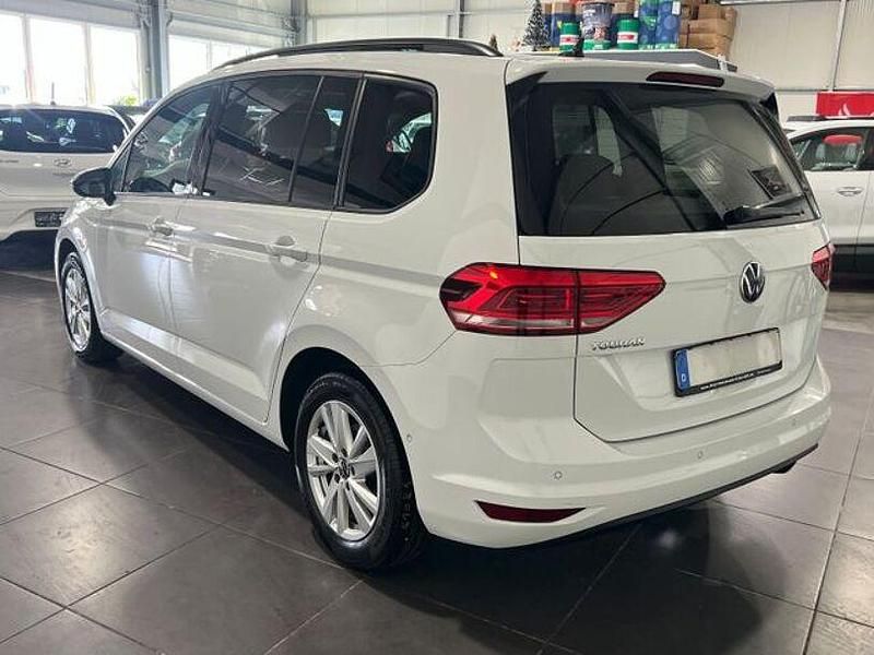 Gebraucht VW Touran 150 PS (110 kW) 2021 Weiß Van / Kleinbus