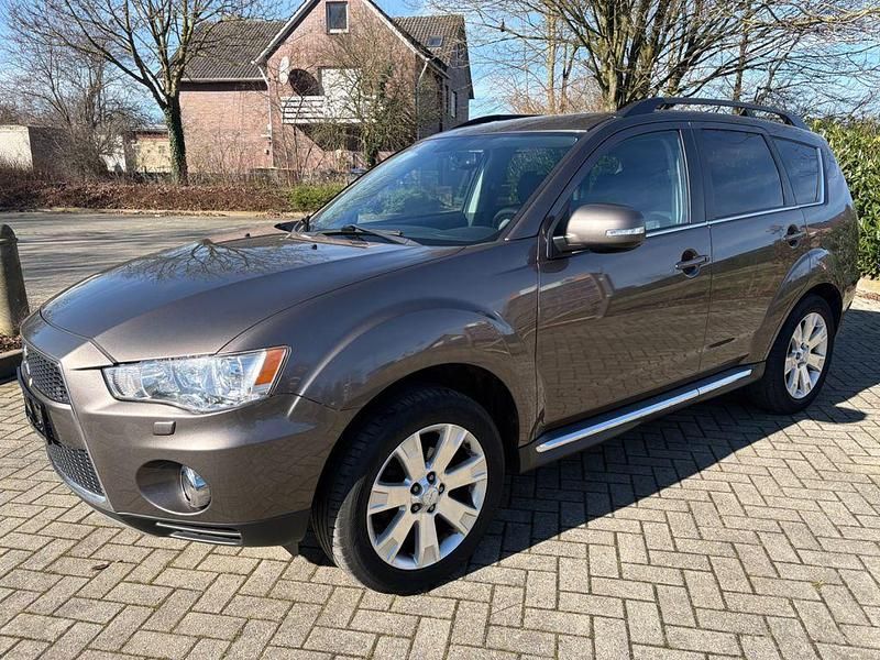 Gebraucht Mitsubishi Outlander Edition 147 PS (108 kW) 2012 Braun SUV