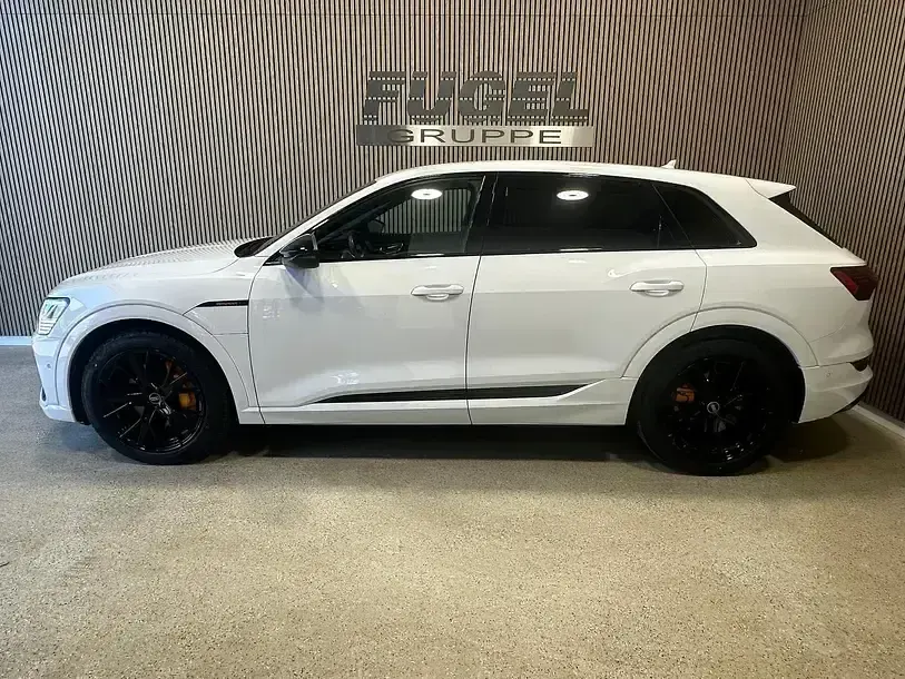 Gebraucht Audi e-tron S-Line 300 kW (408 PS) 2022 Gletscherweiß metallic SUV