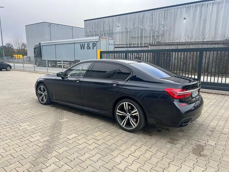 Gebraucht BMW 750 400 PS (294 kW) 2019 Schwarz Limousine