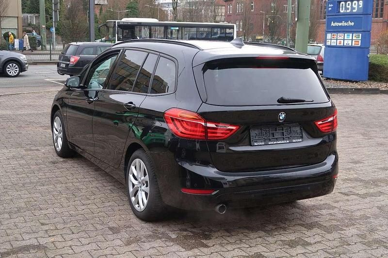 Gebraucht BMW 218 Sport Line 136 PS (100 kW) 2017 Black sapphire metallic Limousine