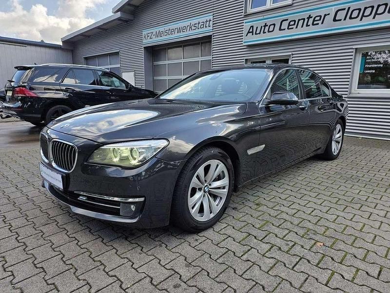Grau Gebraucht 2015 BMW 730 Exclusive Limousine | 19.900 € (Guter Preis) - Bild 1/4