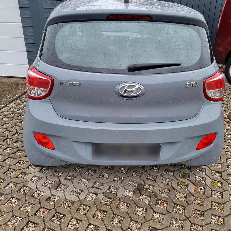 Gebraucht Hyundai i10 66 PS (48 kW) 2014 Grau Kleinwagen