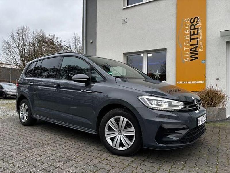 Grau Gebraucht 2021 VW Touran Highline Van / Kleinbus | 24.885 € (Fairer Preis) - Bild 1/4
