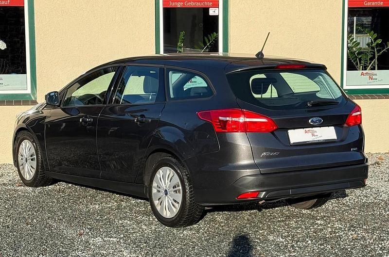 Gebraucht Ford Focus Business Edition 125 PS (91 kW) 2018 Grau Kombi