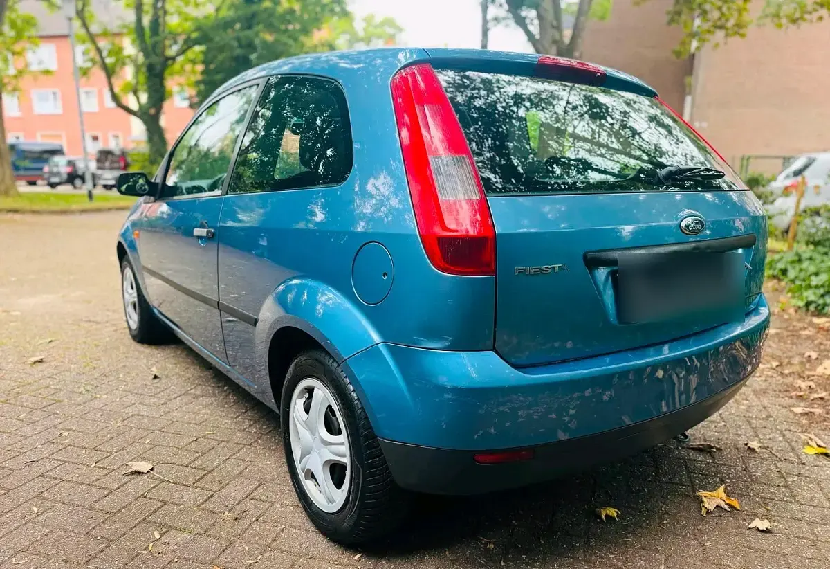 Gebraucht Ford Fiesta 80 PS (58 kW) 2003 Blau Kleinwagen