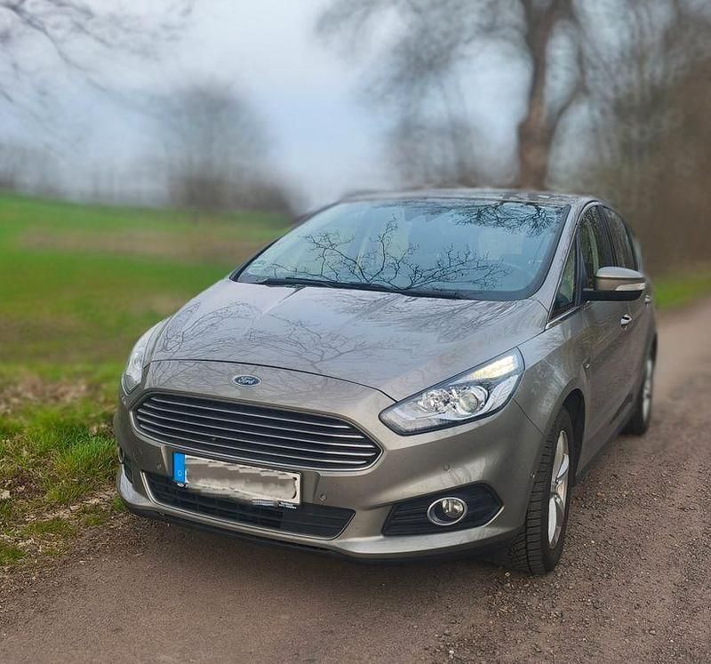 Gebraucht Ford S-MAX Titanium 165 PS (121 kW) 2016 Silber Van / Kleinbus