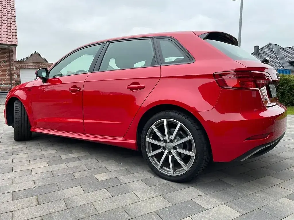 Gebraucht Audi e-tron S-Line 204 PS (150 kW) 2020 Rot SUV