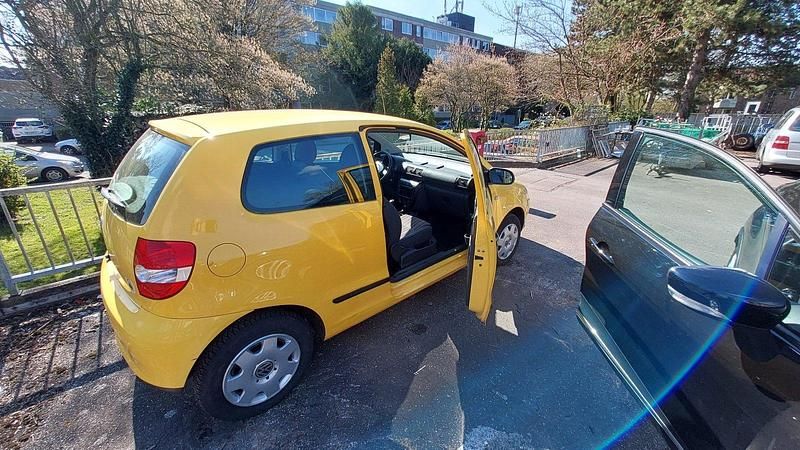 Gebraucht VW Fox 54 PS (39 kW) 2005 Gelb Kleinwagen