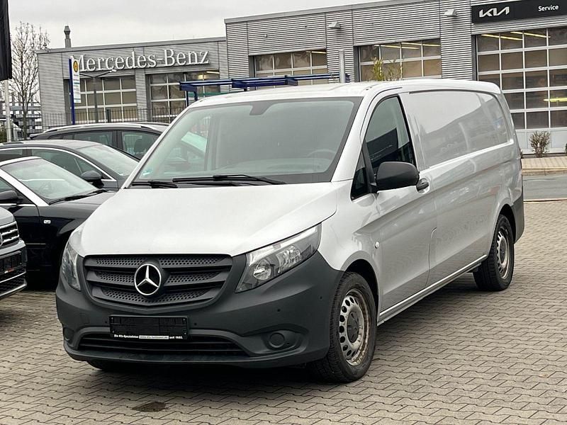 Usado Mercedes Vito 163 HP (119 kW) 2019 Prateado Van