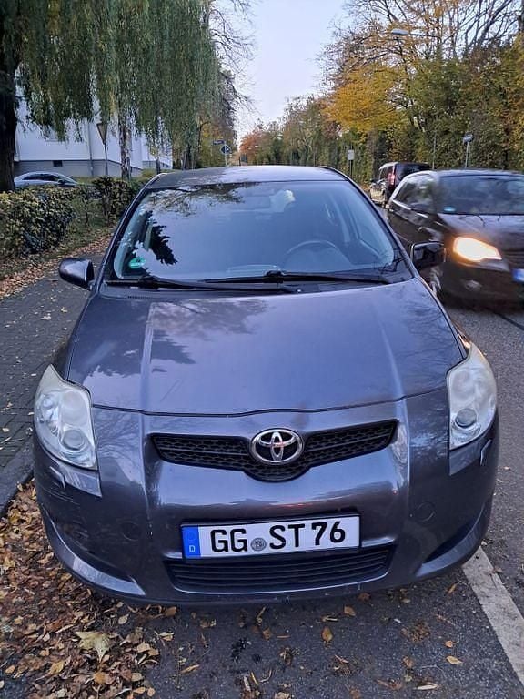 Grau Gebraucht 2007 Toyota Auris Executive Limousine | 3.800 € (Fairer Preis) - Bild 1/4