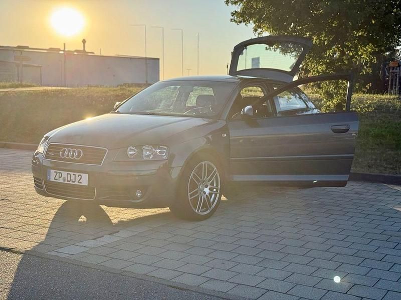 Grau Gebraucht 2003 Audi A3 S-Line Limousine | 9.200 € (Teuer) - Bild 1/4