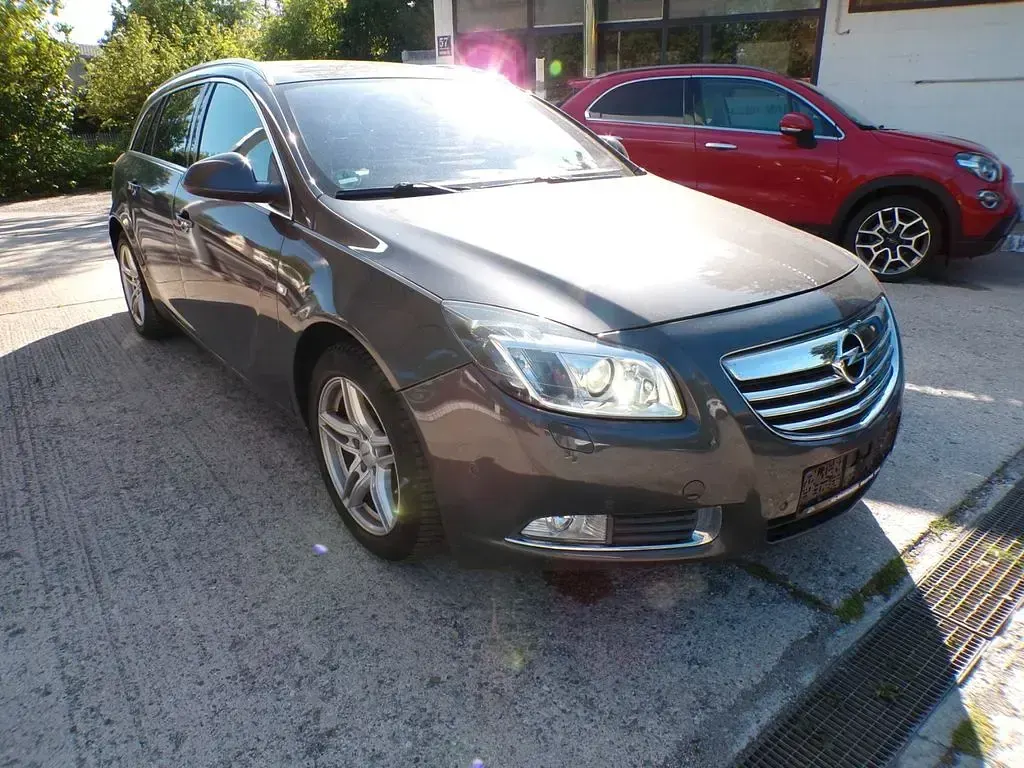 Gebraucht Opel Insignia Sport 194 PS (142 kW) 2012 Grau Kombi