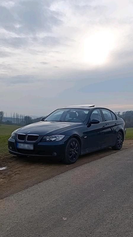 Gebraucht BMW 320 150 PS (110 kW) 2006 Blau Limousine