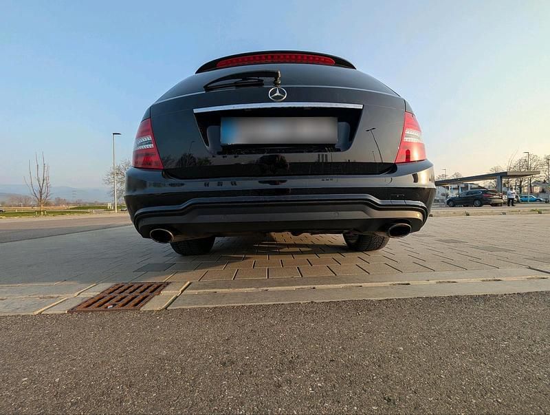 Gebraucht Mercedes C300 240 PS (176 kW) 2014 Schwarz Kombi