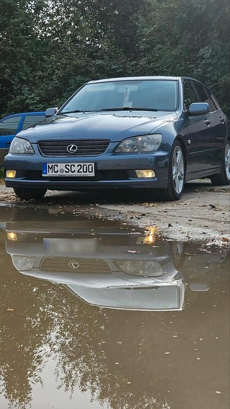 Violet Gebraucht 2004 Lexus IS200 Kombi | 7.500 € - Bild 1/4