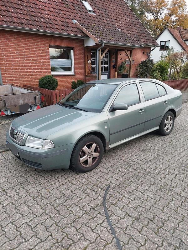 Grün Gebraucht 2002 Skoda Octavia Ambiente Limousine | 850 € (Guter Preis) - Bild 1/4