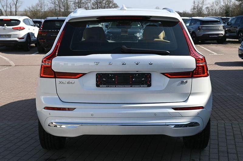 Gebraucht Volvo XC60 Plus 197 PS (144 kW) 2023 Weiß SUV