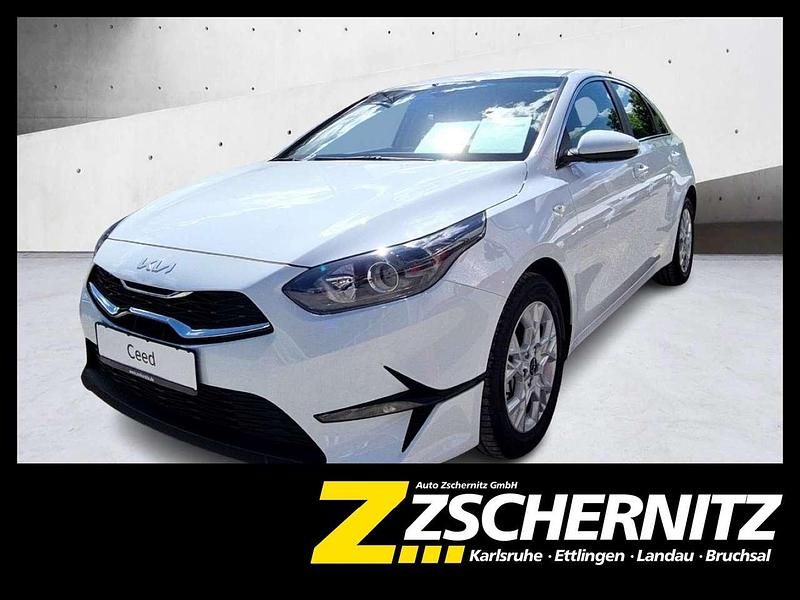 (wd) cararraweiss Neu 2024 Kia Ceed Vision Limousine | 18.990 € (Superpreis) - Bild 1/4