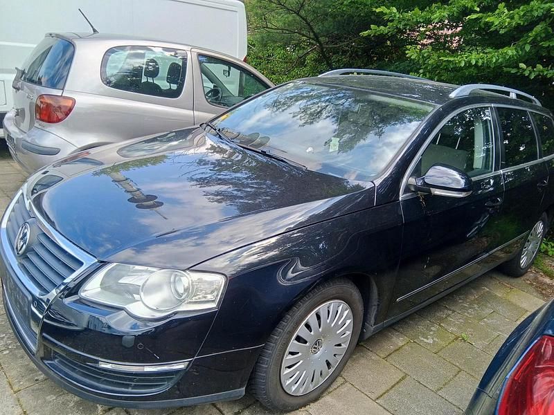 Gebraucht VW Passat 122 PS (89 kW) 2009 Schwarz Kombi