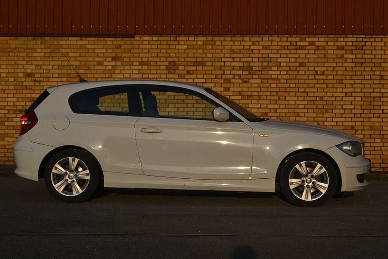 Gebraucht BMW 116 Advantage 122 PS (89 kW) 2011 Weiß Kleinwagen