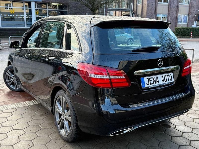 Usata Mercedes B200 Urban 156 CV (114 kW) 2018 Nero Monovolume