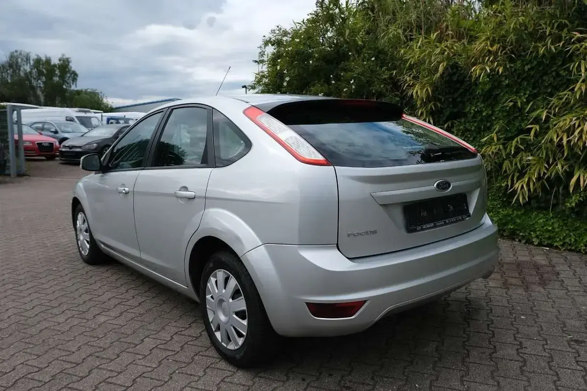 Gebraucht Ford Focus Style 101 PS (74 kW) 2008 Polarsilber metallic Kleinwagen