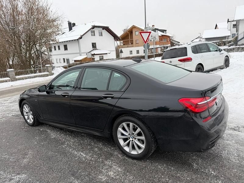 Gebraucht BMW 740 M Sport 320 PS (235 kW) 2017 Schwarz Limousine